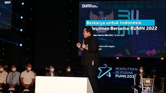 Menteri BUMN, Erick Thohir memberi pembekalan peserta Rekrutmen Bersama BUMN 2022 di Tennis Indoor Stadium, Senayan, Jakarta, Rabu (18/5/2022). Foto: Akbar Maulana/kumparan