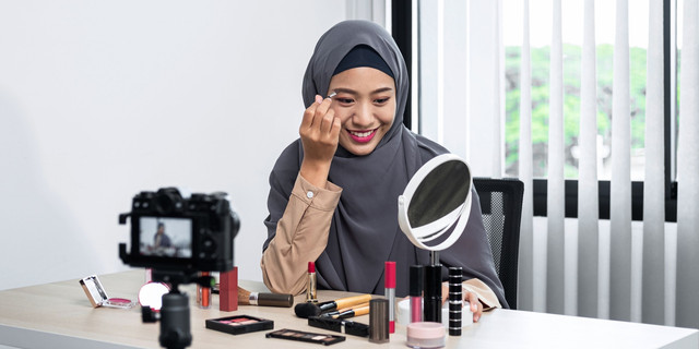 Ilustrasi Tutorial Makeup. Foto: Canva