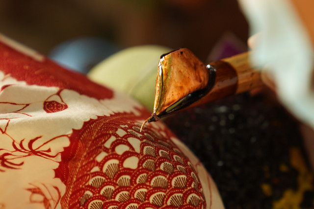 Sumber : Batik (Foto oleh John Bastian dari Pexels)