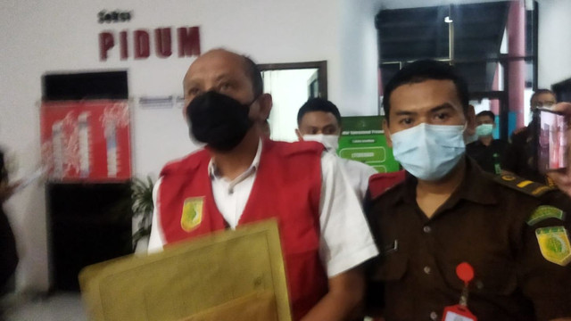 Kepala Dinas Pariwisata, Pemuda dan Olahraga (Kadisparpora) Kota Serang Yoyo Wicaksono ditetapkan sebagai tersangka oleh Kejaksaan Negeri (Kejari) Serang, Banten, pada Rabu (18/5). Foto: Dok. Istimewa