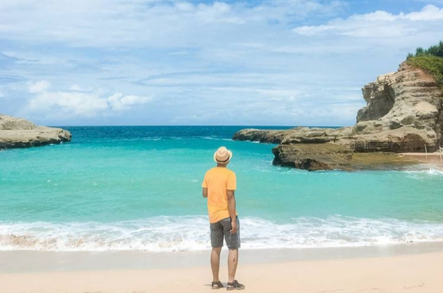 Ilustrasi pengunjung di Pantai Klayar Foto: Instagram/ @husnimsfk