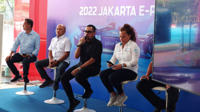 Chairman Organizing Committee (OC) Jakarta E-Prix 2022 Ahmad Sahroni saat konferensi pers di Mall ABC, Ancol, Jakarta Utara, Kamis (19/5/2022). Foto: Haya Syahira/kumparan