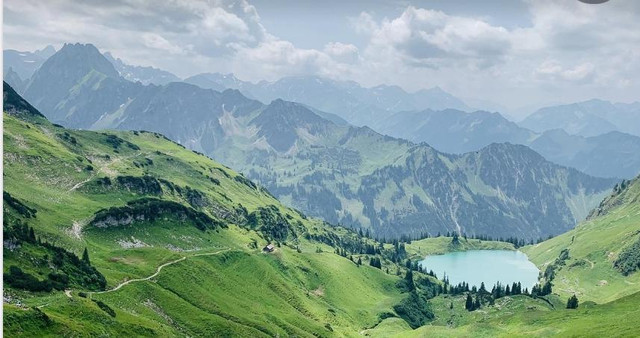 sumber gambar: https://pixabay.com/id/photos/pegunungan-jerman-alam-lanskap-6531903/