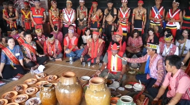 Prosesi ritual tolak bala. Foto: Dok. Istimewa