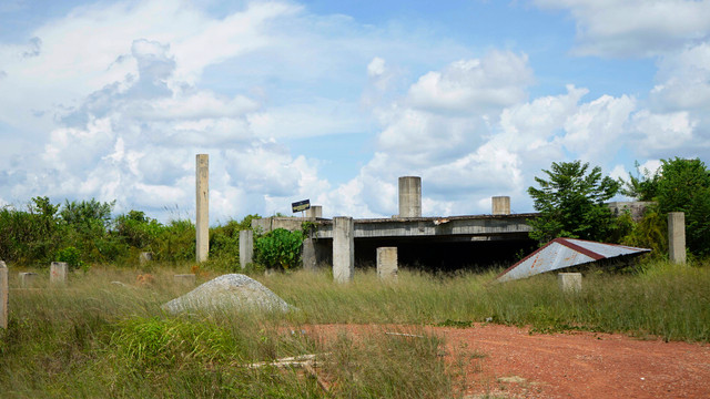Kondisi bangunan Masjid Raya Sriwijaya yang kini terbengkalai. (Ary Priyanto/Urban Id)