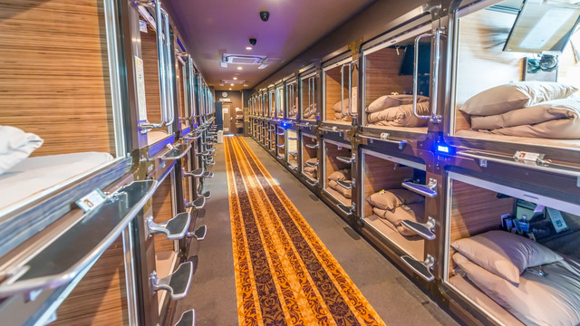 Ilustrasi hotel kapsul di Jepang. Foto: pisaphotography/Shutterstock