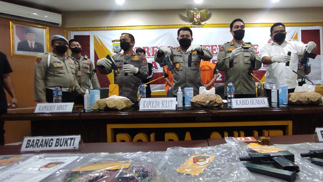 Polda Sulawesi Utara merilis kasus penyelundupan senjata api yang dilakukan oleh dua warga asal Kabupaten Sangihe, Sulawesi Utara.