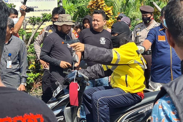 Rekonstruksi pembunuhan anggota Dishub Kota Makassar. Foto: Dok. Istimewa