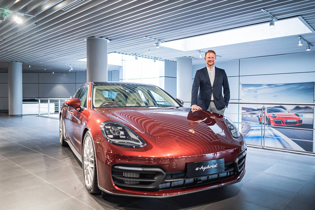 Porsche Indonesia rilis 2 supercar PHEV, Porsche Cayenne E-Hybrid dan Porsche Panamera 4 E-Hybrid. Foto: Dok. Porsche Indonesia