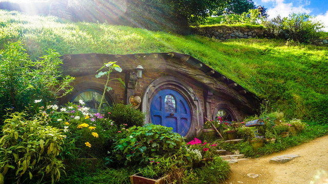 Rumah Hobbit Jogja, Foto: Unsplash/Andres Iga