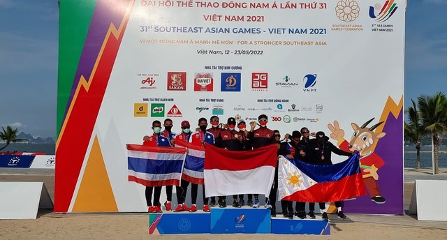 Atlet Indonesia memperoleh Medali Emas cabang Voli Pantai di ajang SEA Games XXXI Hanoi, Vietnam 2021 yang digelar tahun 2022. | Foto: Instagram @gilang_ramadhannnnnn