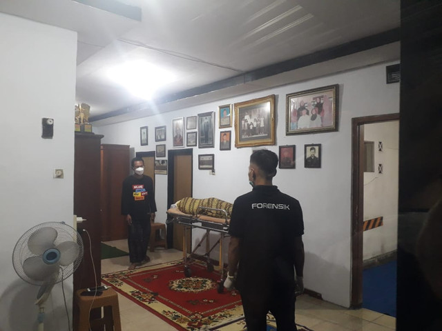 Jenazah Achmad Yurianto, mantan Jubir Penanganan COVID-19 di rumah duka di Kota Batu. Foto: M Sholeh