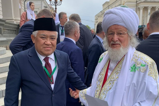 Din Syamsuddin bersama Grand Mufti of Russia Shaikh Talgat Tadzhuddin. Foto: Dok. Istimewa