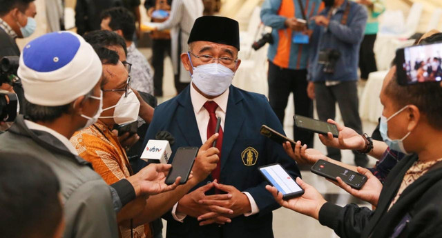 Menko PMK Muhadjir Muhadjir Effendy di acara sidang pleno khusus pemilihan rektor Universitas Brawijaya periode 2022-2027 di Gedung Rektorat Universitas Brawijawaya. Foto: Humas Kemenko PMK