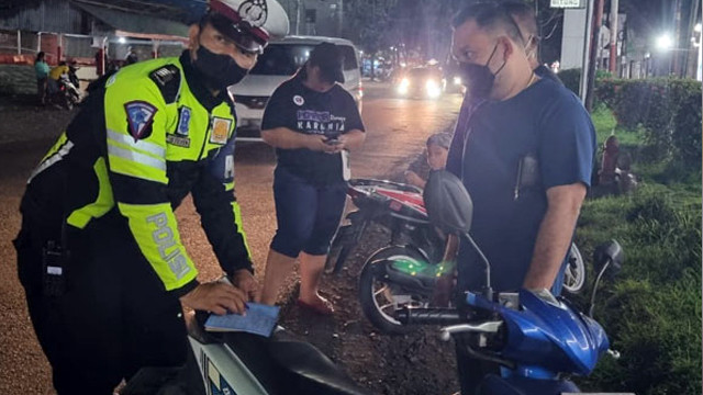 Razia kendaraan bermotor pada malam hari bertujuan untuk menyasar para pengendara anak di bawah umur. (foto: polres bitung)