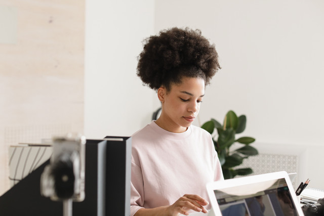 https://www.pexels.com/id-id/pencarian/gratis%20tanpa%20hak%20cipta/