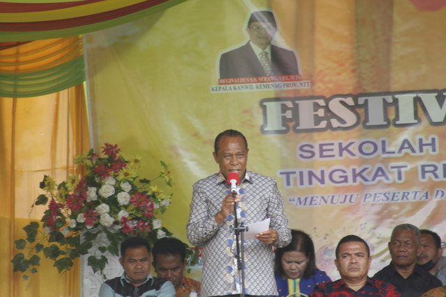 Bupati Ngada membuka kegiatan Festival Keagamaan SMAK Regio Se-Flores Tengah ( Dok. Muamar Zainudin )