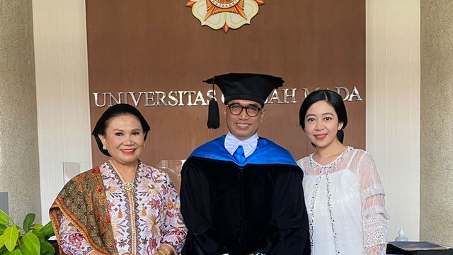 Menteri Perhubungan Budi Karya Sumadi sesaat sebelum penganugerahan gelar honoris causa (HC) dari UGM. Foto: Kemenhub RI