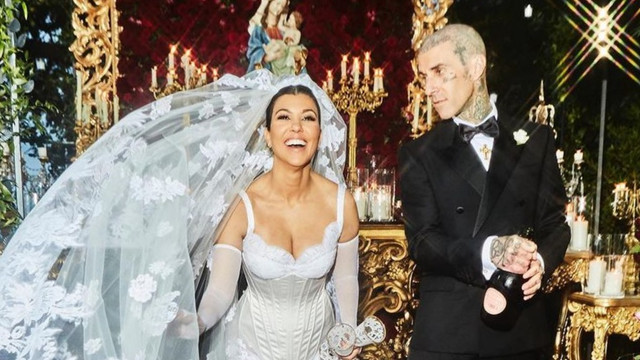 Pernikahan Kourtney Kardashian dan Travis Barker. Foto: Instagram/@kourtneykardash