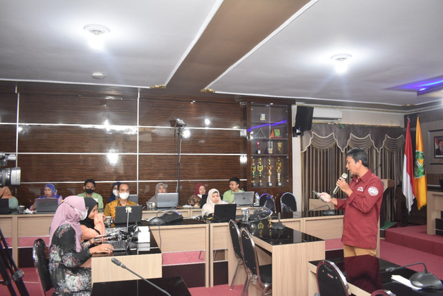 Suasana Uji Kompetensi & Sertifikasi berbasis Standar Kompetensi Kerja Nasional Indonesia (SKKNI) di bidang TIK. Foto: dok