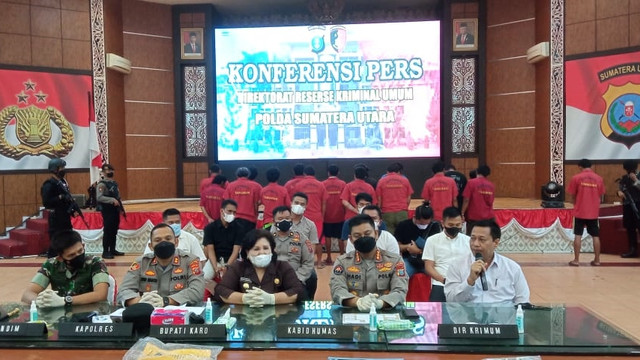 Polisi memggelar paparan di bentrok warga dan PT BUK di Mapolda Sumut. Foto: Dok. Istimewa