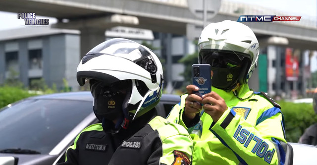 Korlantas Polri menerapkan sistem tilang elektronik baru, ETLE berbasis kamera handphone atau ETLE mobile. Foto: Youtube/NTMC
