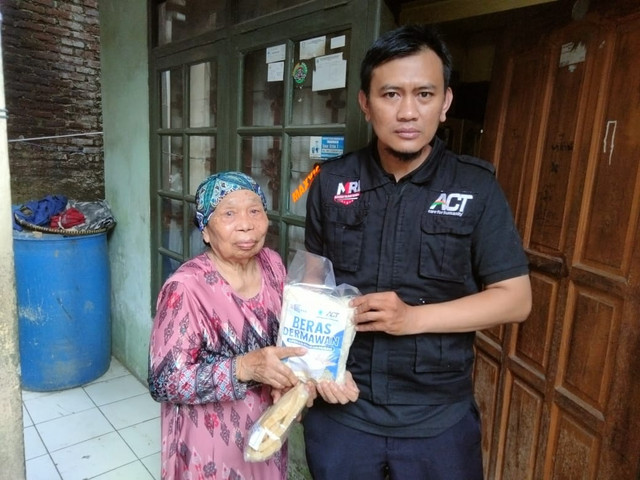 beras dermawan untuk lansia