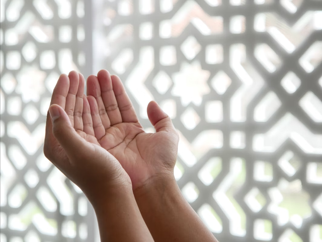 Ilustrasi wasilah dan tabarruk bagi aswaja dalam mencari keberkahan dari Allah SWT. Foto: unsplash.com/masjidmaba