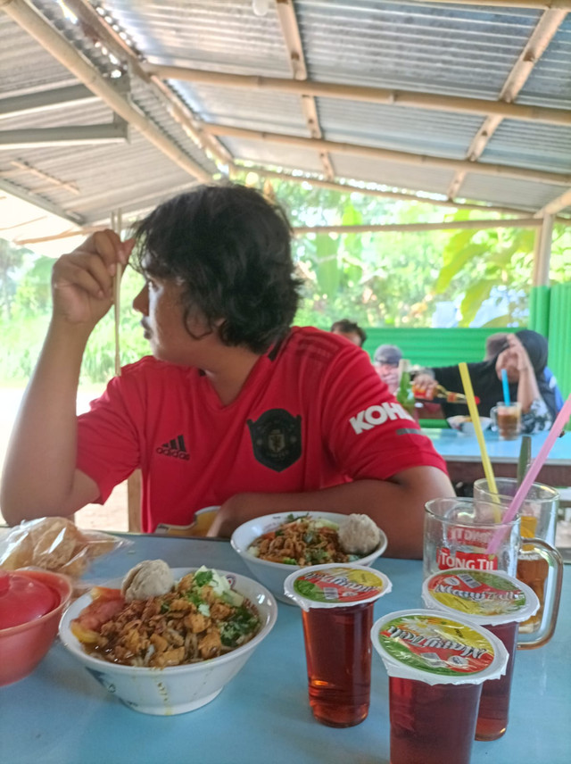 Lokasi Mie Ayam Thole By : Muhammad Galuh Achriansyah