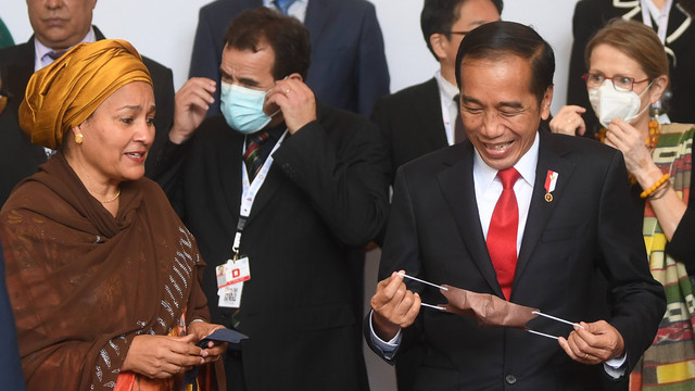 Presiden Joko Widodo berbincang dengan Deputi Sekjen PBB Amina Mohammed (kiri) sebelum upacara pembukaan Global Platform for Disaster Risk Reduction (GPDRR) 2022 di Nusa Dua, Bali, Rabu (25/5/2022). Foto: Akbar Nugroho Gumay/ANTARA FOTO