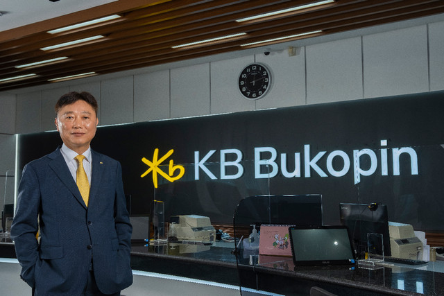 Woo-Yeul Lee ditetapkan sebagai Direktur Utama KB Bukopin yang Baru dalam RUPST Bukopin, Rabu (25/5/2022).  Foto: Bank Bukopin
