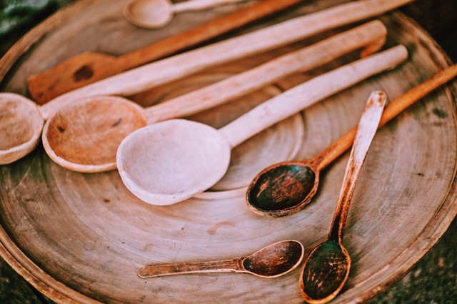 Ilustrasi prinsip ergonomis dalam pembuatan produk kerajinan adalah kegunaan, sumber foto: (Tiko Giorgadze) by Unsplash.com