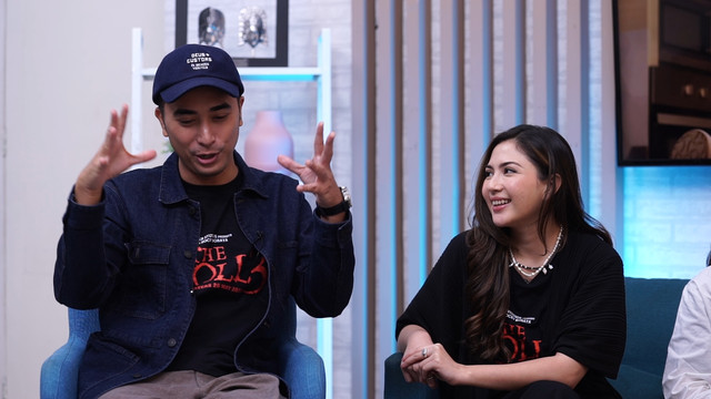Pemain film The Doll 3 Winky Wiryawan dan Jessica Milla saat menjadi bintang tamu kumparan. Foto: Alfen Agusriyanto/kumparan