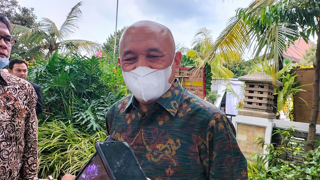 Menko UKM, Teten Masduki, saat menghadiri pernikahan adik Jokowi-Ketua MK di Graha Saba Buana, Solo, Kamis (26/05/2022). FOTO: Sekar Dianti