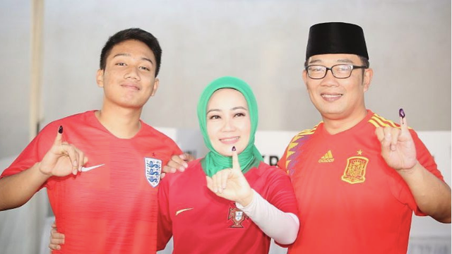 Ridwan Kamil bersama istrinya, Atalia dan anak sulung Emmeril Khan Mumtadz. Foto: Instagram/@ridwankamil