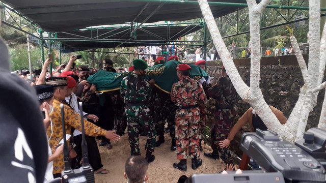 Suasana pemakaman Buya Syafii di Taman Makam Husnul Khotimah Muhammadiyah Kulon Progo, Jumat (27/5/2022). Foto: Erl/Tugu Jogja