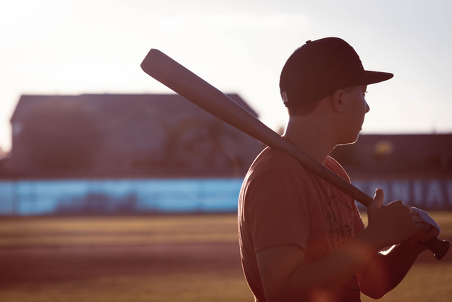 Ilustrasi permainan rounders hampir sama dengan permainan softball. Foto: Pexels