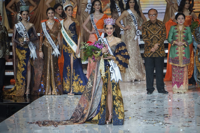 Juara Puteri Indonesia 2022, Laksmi Shari De Neefe Suardana dari Bali, di Plenary Hall Jakarta Convention Center (JCC) Senayan, Jakarta, Jumat (27/5/2022). Foto: Jamal Ramadhan/kumparan