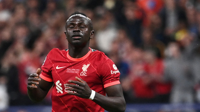 Pemain Liverpool Sadio Mane bereaksi saat hadapi Real Madrid pada final Liga Champion di Stade de France, Saint-Denis dekat Paris, Prancis, Sabtu (28/5/2022). Foto: Anne-Christine POUJOULAT/AFP