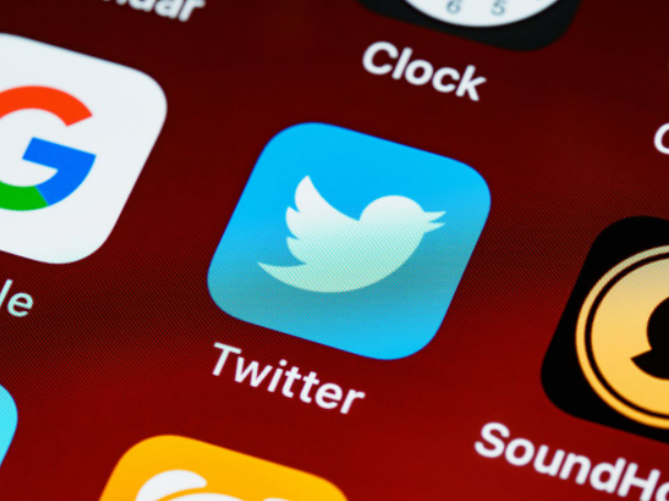 Ilustrasi Aplikasi Twitter. Sumber: Pexels.com/Brett Jordan