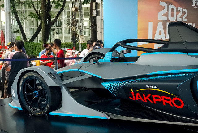 Jakarta E-Prix 2022 menampilkan replika mobil Formula E. Foto: Iqbal Firdaus/kumparan