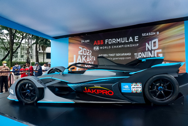 Jakarta E-Prix 2022 menampilkan replika mobil Formula E. Foto: Iqbal Firdaus/kumparan