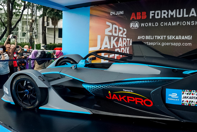 Jakarta E-Prix 2022 menampilkan replika mobil Formula E di kegiatan CFD. Foto: Iqbal Firdaus/kumparan