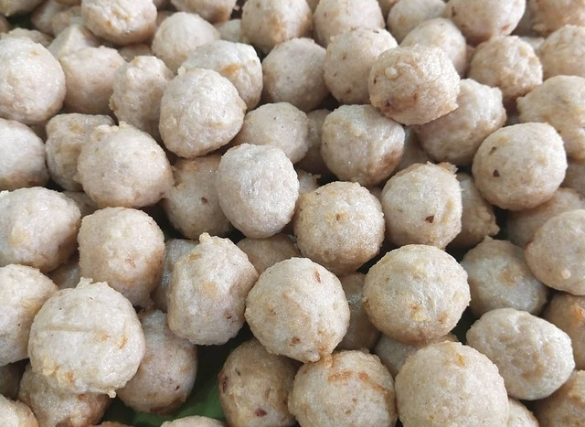 Pempek adaan khas Palembang. Foto: Instagram