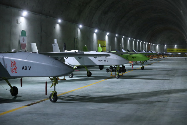 Drone terlihat di situs bawah tanah di lokasi yang dirahasiakan di Iran. Foto: Tentara Iran/WANA/via REUTERS