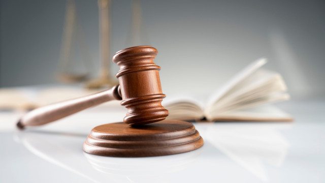 Ilustrasi Palu Sidang. Foto: Shutterstock