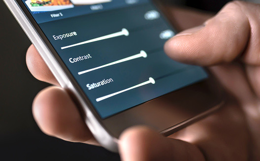 Ilustrasi mengubah foto dengan aplikasi edit foto blur. Foto: Unsplash.com
