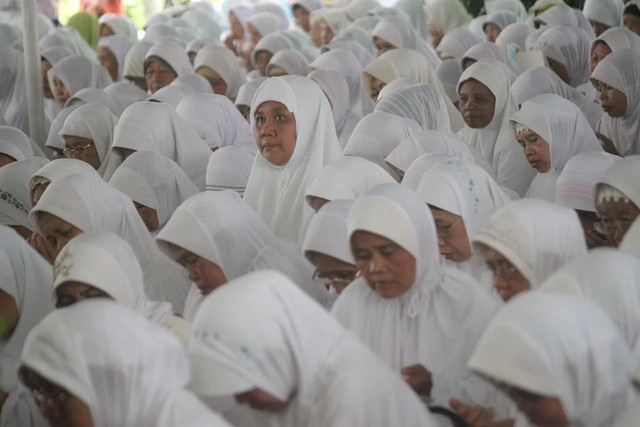 Ilustrasi Ibu-Ibu Pengajian Majelis Ta'lim. Sumber Foto : Pixabay.com
