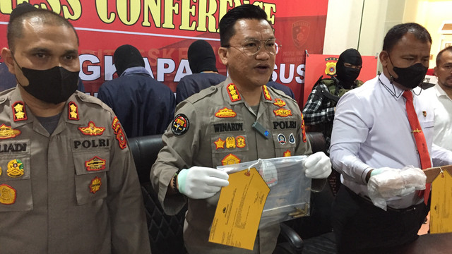 Konpres penangkapan 5 pelaku pembunuhan 2 warga Aceh Besar oleh Polda Aceh, Senin (30/5/2022). Foto: Zuhri Noviandi/kumparan