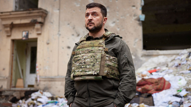 Presiden Ukraina Volodymyr Zelenskyy mengunjungi wilayah Kharkiv untuk pertama kalinya pada Minggu (29/5/2022). Foto: Ukrainian Presidency/ABACAPRESS.COM/Reuters